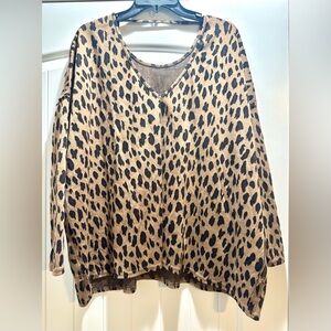 She + Sky Leopard Print V-Neck Sweatshirt